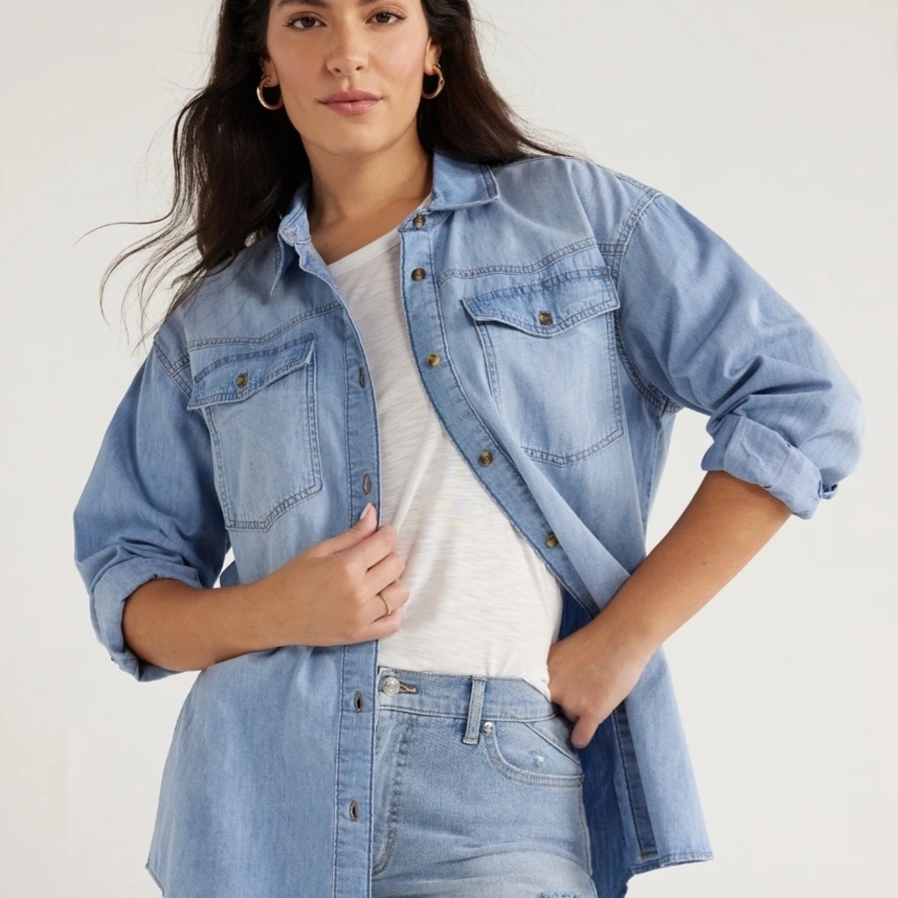 Sofia by Sofia Vergara Light Blue Oversized  Denim Button Down Shirt NWOT S